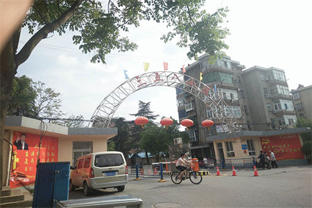 金东世纪城35.8万带附房80m2出售